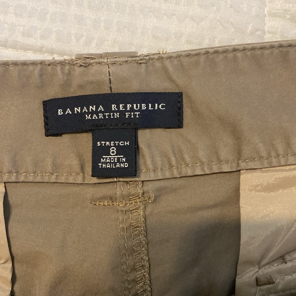 Banana Republic khaki shorts-97%cotton/stretch. Size 8. Like new-worn once - Picture 3 of 3